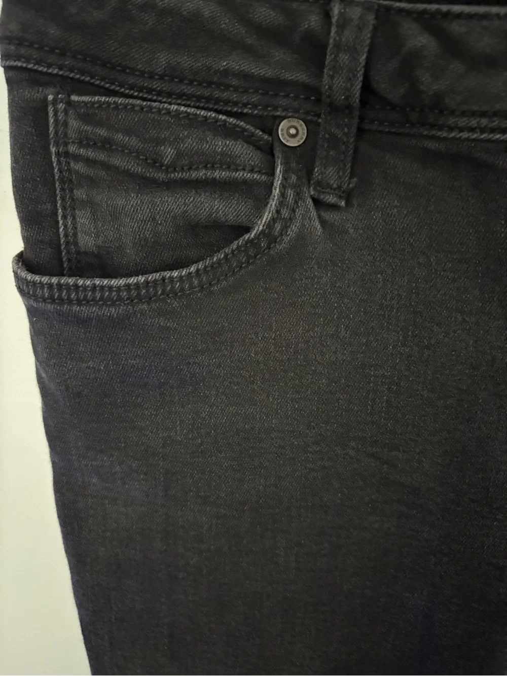 Burberry Brit Kensington Black Skinny Jeans - Picture 5 of 10